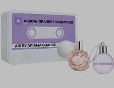 Image of Ariana Grande Ari 30ml EDP Gift Set Last Xmas Orders 23rd Dec