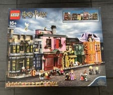 Image of LEGO Harry Potter 75978 Diagon Alley - Rare retired 2020 set - New & sealed