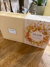 Image of BNIB Neom Organics London Wellbeing Gift Box 100% Natural Scent To Make You Happ