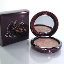 Image of MAC AALIYAH Bronzing Powder 0.35 Oz./10g in Baby Girl