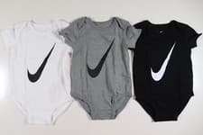 Image of NIKE SWOOSH 3PACK INFANT BODYSUIT SET CN3820-100 BABY GIRLS BOYS 0-6-12 MONTHS