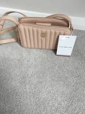 Image of Tommy Hilfiger TH Timeless Camera 📸 Bag. Light Camel Womens . BNWT..
