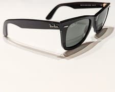 Image of Ray-Ban Wayfarer Polarised Sunglasses Gloss Black 2140 901/58 50mm Top Of Range