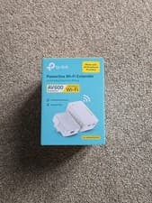 Image of TP-Link 300Mbps Wi-Fi Range Extender AV600 Powerline Edition Kit (TL-WPA4220KIT)