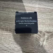 Image of Giorgio Armani Luminous Silk Foundation 30ml - Shade 15