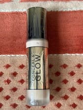 Image of Revolution Conceal and Glow Foundation Iluminating Foundation