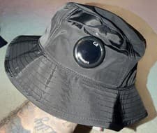 Image of CP COMPANY CHROME-R LENS BADGE POCKET BUCKET HAT BLACK RRP £150 BNWT