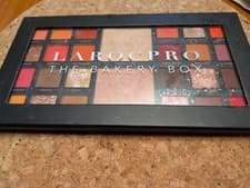 Image of Laroc Pro The Bakery Box Eyeshadow Palette In Good Condition
