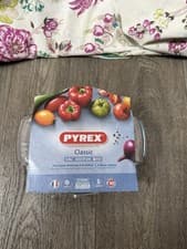 Image of Pyrex Essentials Transparent Glass Round Casserole & Lid New 1.4L 22 x 17cm