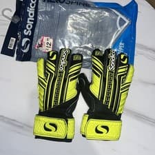 Image of Sondico Aerospine Goalkeeper Gloves Juniors Size 2 - Football