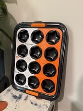 Image of Le Creuset Carbon Steel Toughened Non-Stick Star Bake Tray, 12 Cup