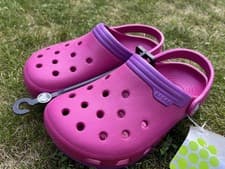 Image of Crocs Pink Size J2 Junior 2 Clogs NEW WITH TAGS Berry / Dahlia Duet Kids J2