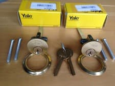 Image of 2 x Yale P1109 Genuine Rim Cylinder 2 Key Polished Brass keyed Alike More Keys