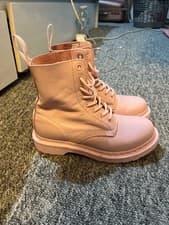 Image of Dr Martens Pascal Soft  Leather In Pale Pink Size 3