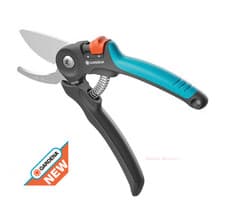 Image of Gardena Secateurs PremiumCut Fresh Wood Bypass Cut / Garden Secateurs 22mm Cut