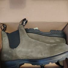 Image of BNIB blundstone boots olive green leather 2442 UK 8, USAM 9 , EU42 mens/women's