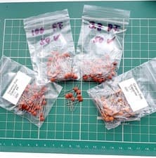 Image of [50pcs] Ceramic audio capacitors 50V, values 1pF - 100nF, 28 values – ref: d489