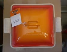 Image of Le Creuset 23cm Deep Square Dish With Lid - Volcanic.
