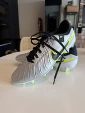 Image of Nike Tiempo Legend 10 Academy Multi-Ground Low-Top Football Boots