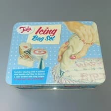 Image of Tala Icing Bag Set With 8 Nozzles. Nozzle Numbers: 2,4,24,30,59,67,98,104