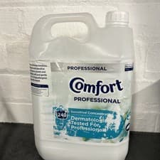 Image of Comfort Professional Sensitive Concentrated Fabric Softener 4.8L (240 Washes)