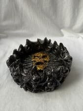 Image of “Midnight Skulls Ashtray – dark elegance, bold attitude”
