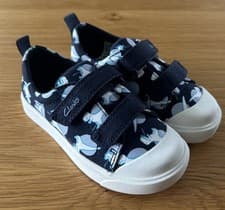 Image of Clarks Boy's 8G Dinosaur City Vibe Bright Low-Top Sneakers canvas shoes trainers