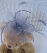Image of Grey fascinator with sinamay and feathers. New without tags.
