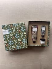 Image of MORRIS & CO HAND CARE TREATS GIFT SET