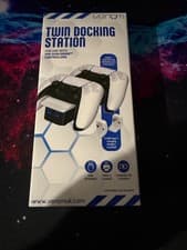 Image of Venom PS5 Controller Charger Twin Docking Station White VS5001 - NEW NOT SEALED