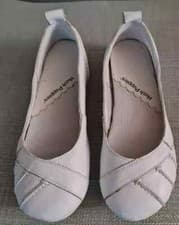Image of BRAND NEW IN BOX HUSH PUPPIES WHITE LEATHER FLAT SHOES (JOYCE) SIZE 3 