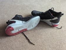 Image of SHAQ Analog Basketball Trainers Black/Red Size UK 10.5