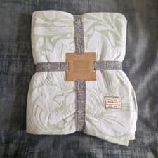 Image of William Morris Chrysanthemum Knitted Throw BNWT 100% Cotton 130cm x 170cm
