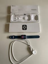 Image of New with box Apple Watch SE 2nd gen 2023 40mm Gps Blue Sport