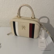 Image of Tommy Hilfiger Iconic Women Camera Bag