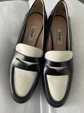 Image of CLARKS NARRATIVE BLACK & WHITE LOAFERS SIZE 4.5d