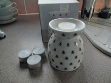 Image of All Over Bee Print,wax melts/ Oil Burner,New in Box.