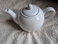 Image of White Teapot 1 Litre Capacity