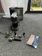 Image of De'Longhi Dedica Arte EC885.M Espresso Machine - Black