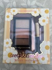 Image of Trio-Color Blush Palette Blush Complexion trio Makeup Palette Brush included