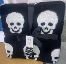 Image of HALLOWEEN SOFT KNITTED BLANKET 120x150CM BLACK WHITE SKULL PRINT GIFT WRAP BNWT