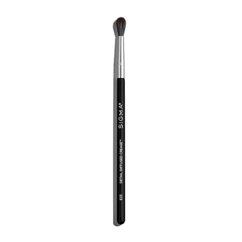 Image of Sigma E33 Detail Diffused Crease Brush – Fluffy Blending Brush for Softly Blending and Diffusing Eyeshadow