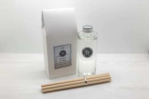 Image of Lemongrass & Ginger | LUXX Creations Large Room Diffuser Refill 150ml + 8 Natural Reeds | Scent Notes: Lemongrass, Lime, Lemon, Cinnamon, Ginger, Patchouli & Nutmeg