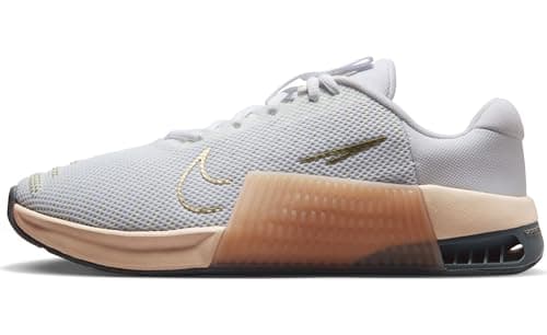 Image of Nike Women Metcon 9 Damen-trainingsschuh Training Shoe, White MTLC Gold Grain Sand Drift, 8.5 UK