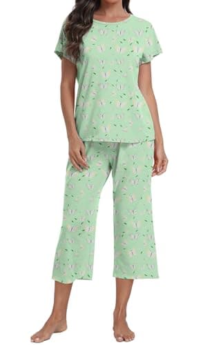 Image of YUNDAI Women's Short Sleeve Pyjama Set Floral Print Soft Loungewear 2 Piece Nightwear Top and Capri Pants with Pockets, X-Large Butterfly Green