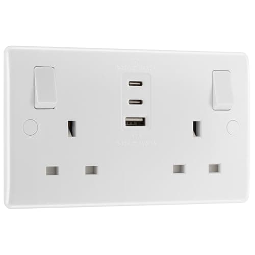Image of BG Electrical 30W Double Switched Power Wall Plug Socket with Fast Charge, 1 Type A and 2 Type C USB Charging Ports, Round Edge, Nexus 800 Series, White Moulded, 13A, 822UACC30