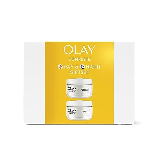Image of Olay Skincare Gift Set: Complete SPF 15 Face Moisturiser + Night Cream With Vitamin C, Skin Care Christmas Gifts For Women, 50ml + 50ml