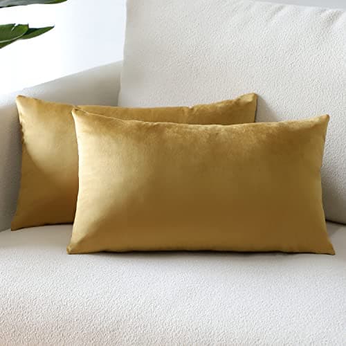 Image of Sungeek Pack of 2 Velvet Cushion Covers Soft Decorative Pillow Covers with Invisible Zipper Luxury Throw Pillow Cases for Home Decor Sofa Bedroom Living Room 30x50cm Gold