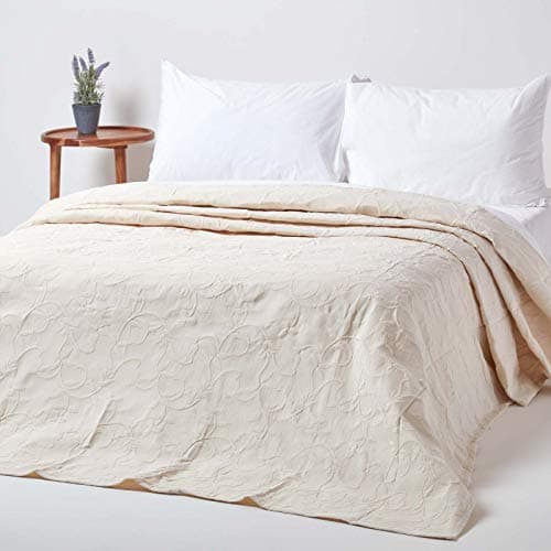 Image of HOMESCAPES White Cotton Rich Metelassé Textured Cream Bedspread with Floral Pattern, Single