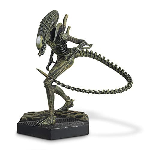 Image of Alien - Alien vs. Predator Video Game Figurine Set - Alien & Predator Figurine Collection by Eaglemoss Collections